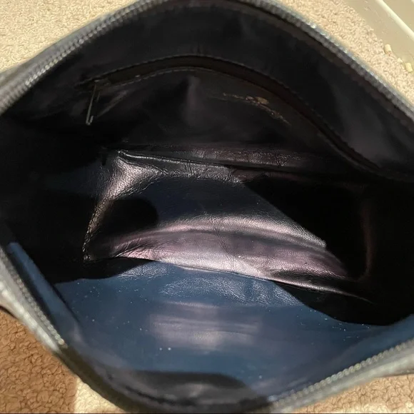 Gucci Vintage Monogram Crossbody - Picture 5 of 16